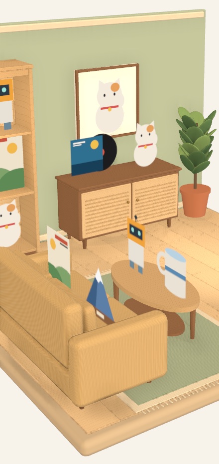 一間 3D 收藏小屋：鼠尾草綠的牆面、木頭書櫃與矮櫃、沙發與茶几，櫃子上擺著黑膠、貓咪擺飾與畫框，茶几上有馬克杯和小機器人。